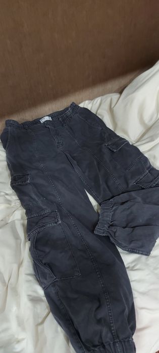 карго штаны Bershka