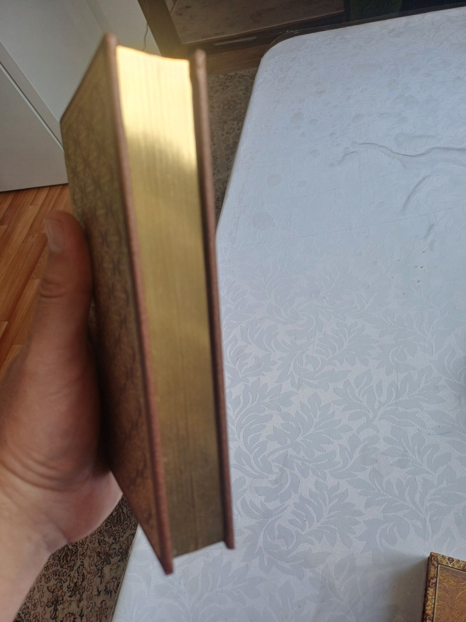 Продам подарочную книгу Омар Хайям Рубаи