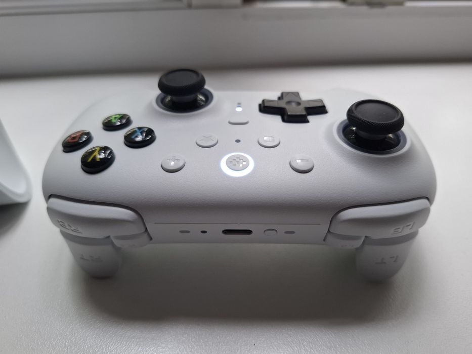 Игровой контроллер 8BitDo Ultimate 2 Wireless Controller белый