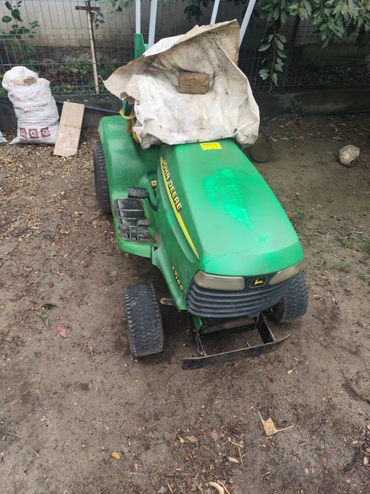 Vând tractorașe gazon JOHN DEERE LT166