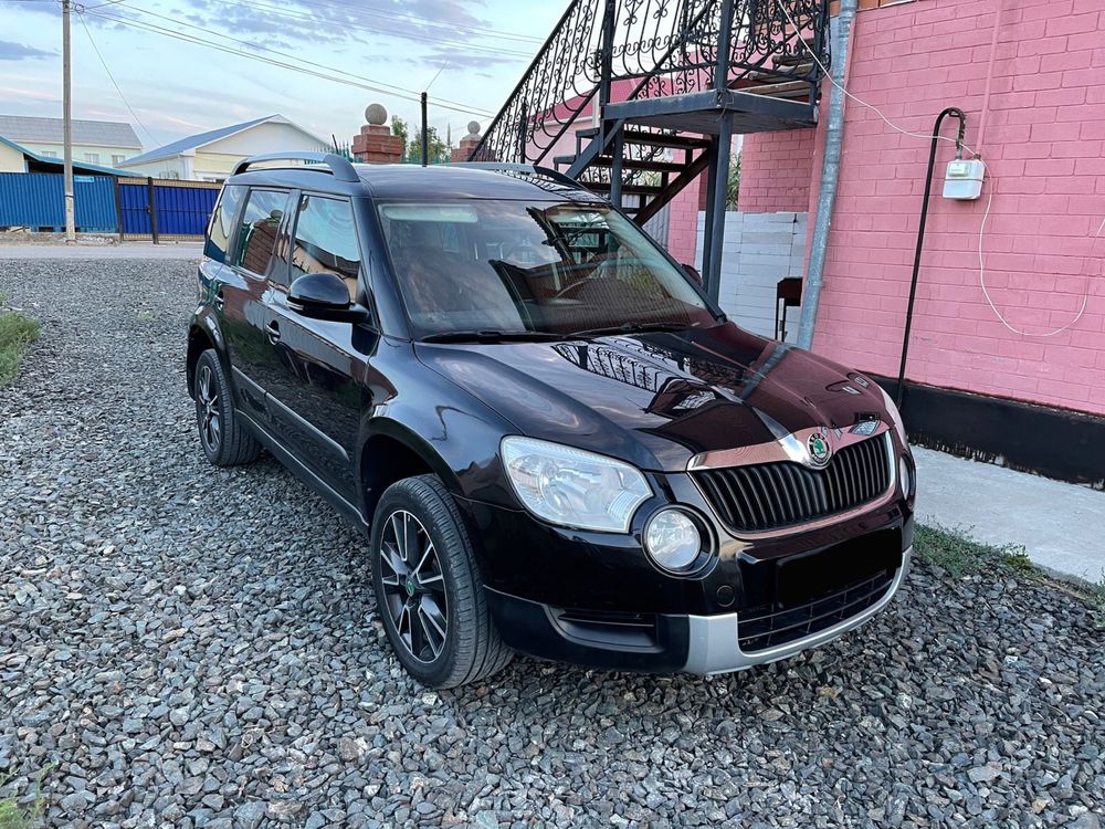 Машина skoda yeti 2013