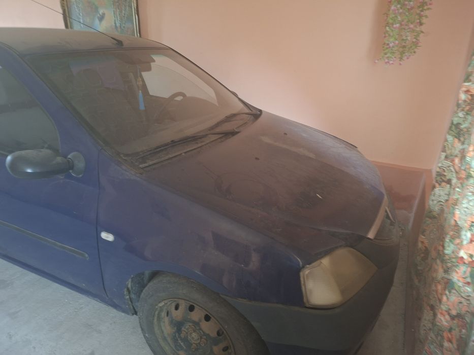 vând mașină logan