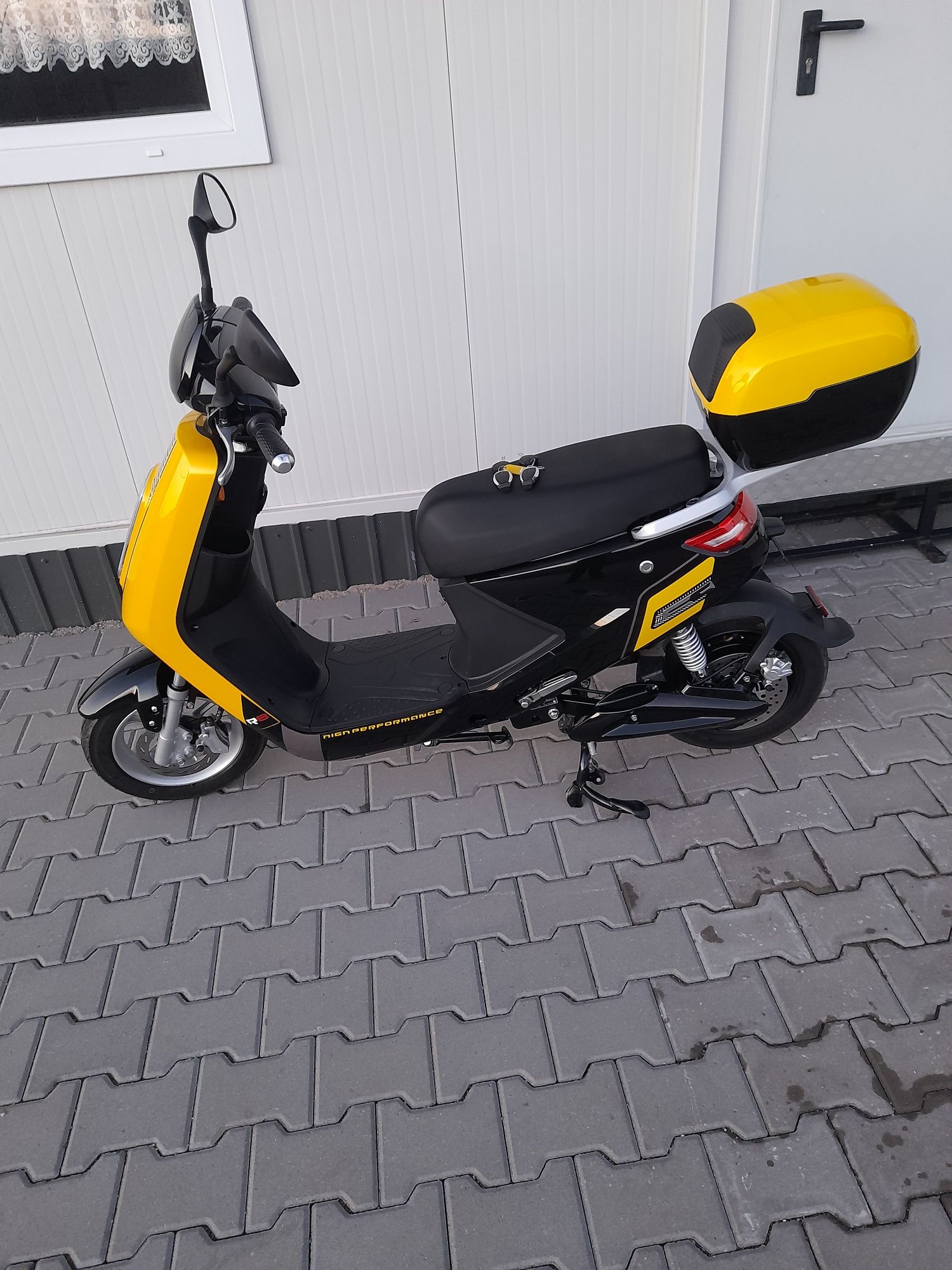 Bicicleta electrica R8 YELLOW