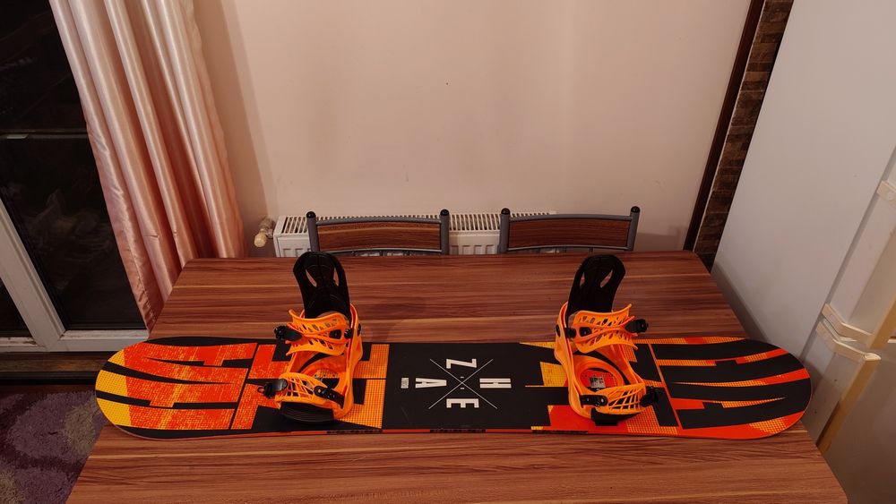 Placa Snowboard Nitro Haze 149 cu legaturi Black Hole S/M