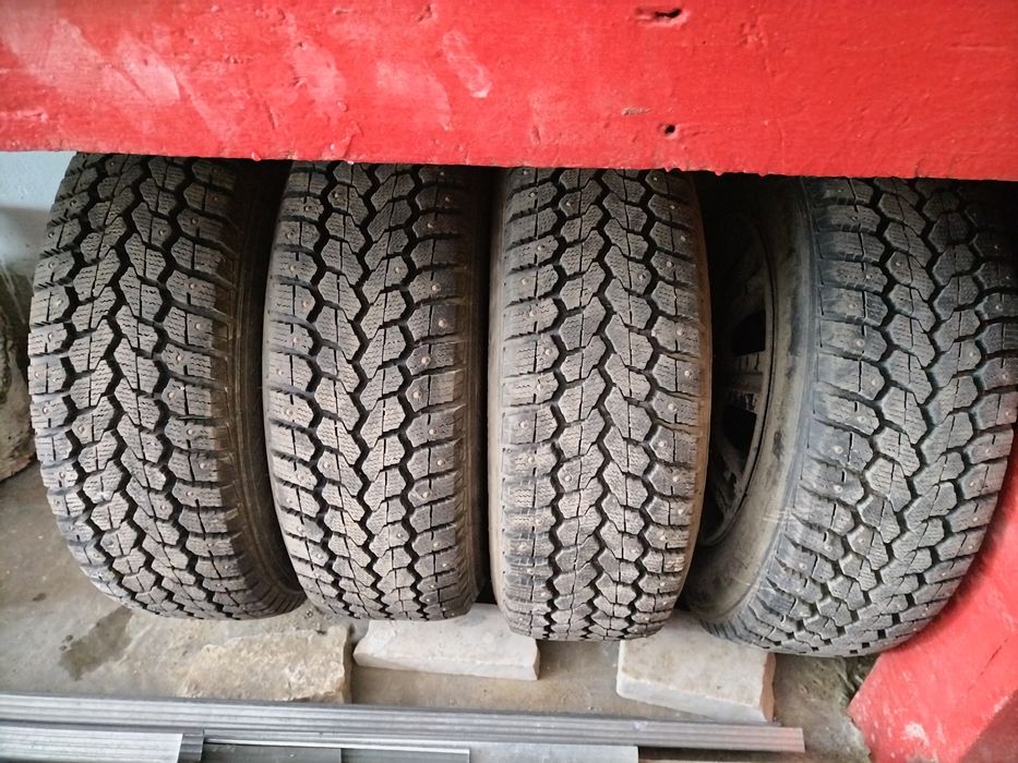 Продам комплект Шины 195*65R15