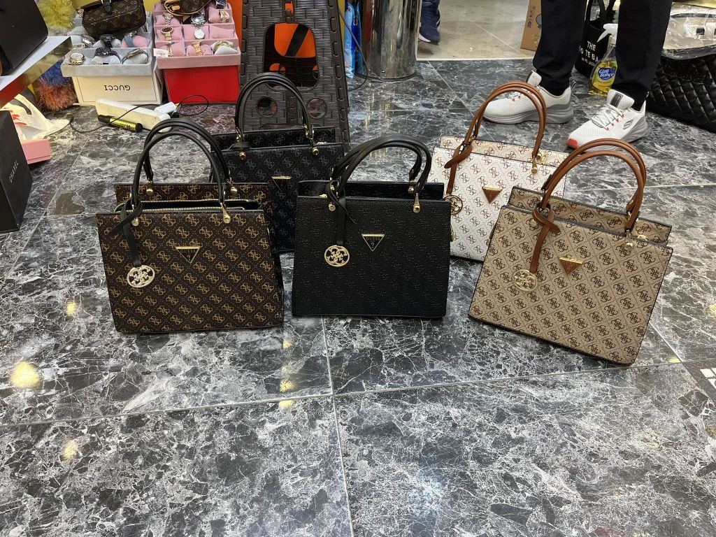 Guess различни модела в различни цветове
