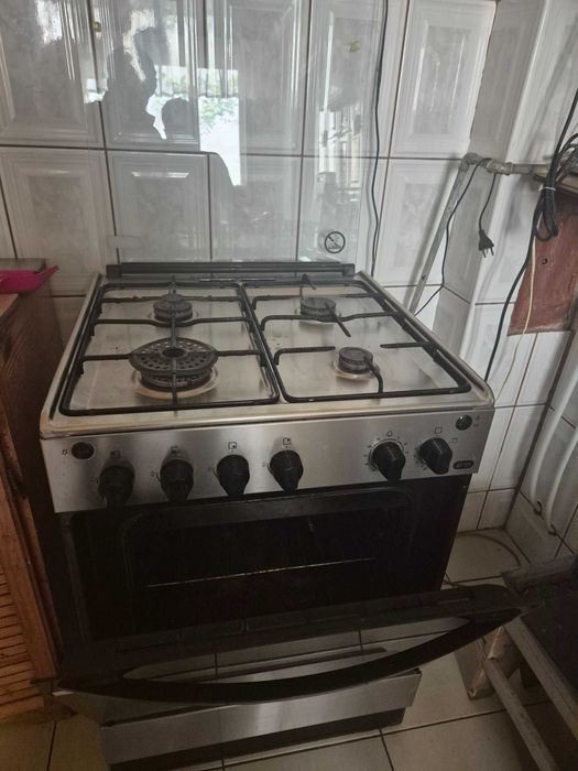 Aragaz Zanussi cu cuptor de vanzare