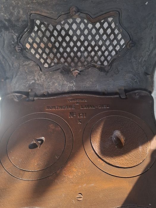 Vând soba veche fonta