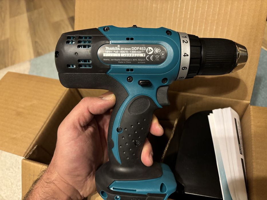 Makita DDF453SYX4 – Nouă, Nefolosită – 18V LXT, 2 baterii + încărcător