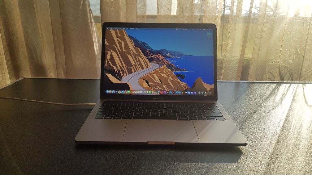 Macbook Pro (13-inch,2018,Four Thunderbolt 3 Ports