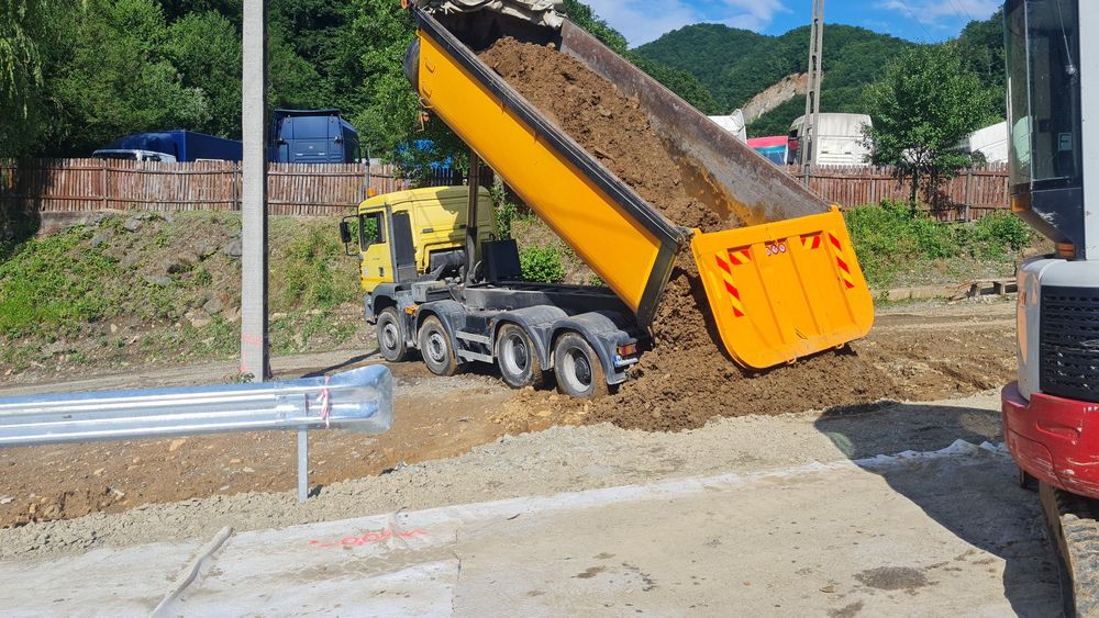Servicii cu utilaje de constructii