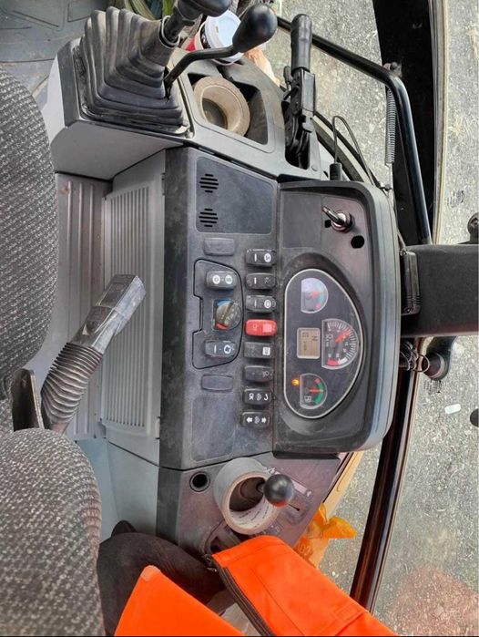 Buldoexcavator  CAT 434 F2 cu roti egale