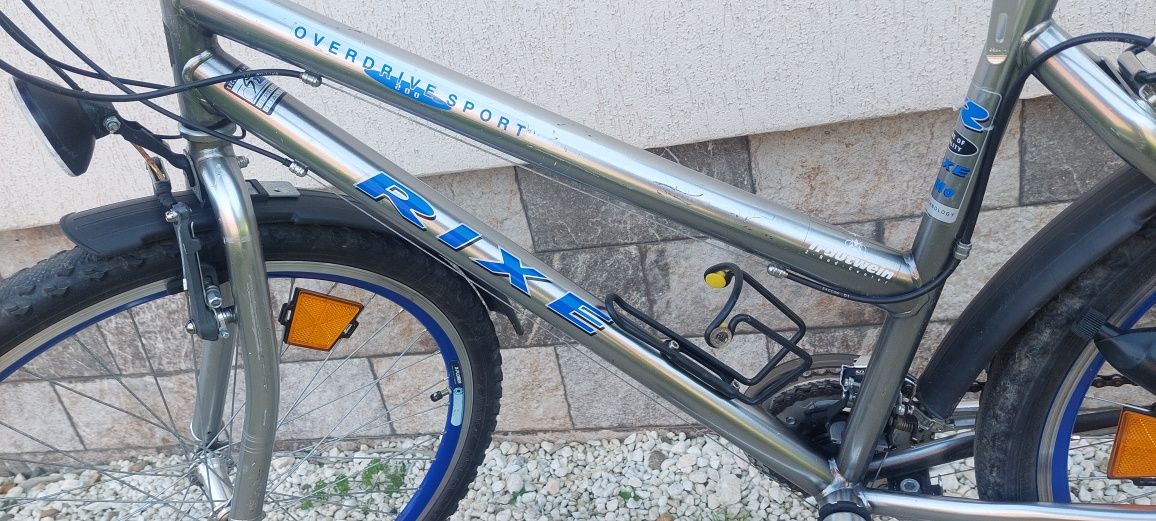 Bicicleta de Dama MountenBike Rixe Cadru Aluminiu Jante duble .