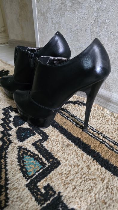 Продам лабутены в хорошем состоянии