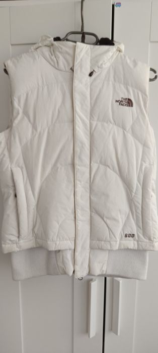 Vestă albă cu puf North Face, și glugă, marime M, femei