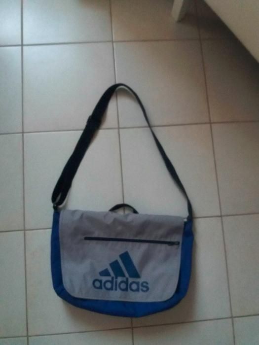 vand geanta sport ADIDAS .produs calitate import Germania ca noua.