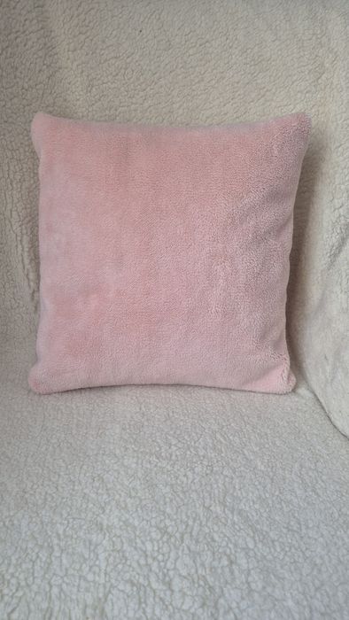 Husă pentru perna decorativă cu utilizare pe ambele fețe.