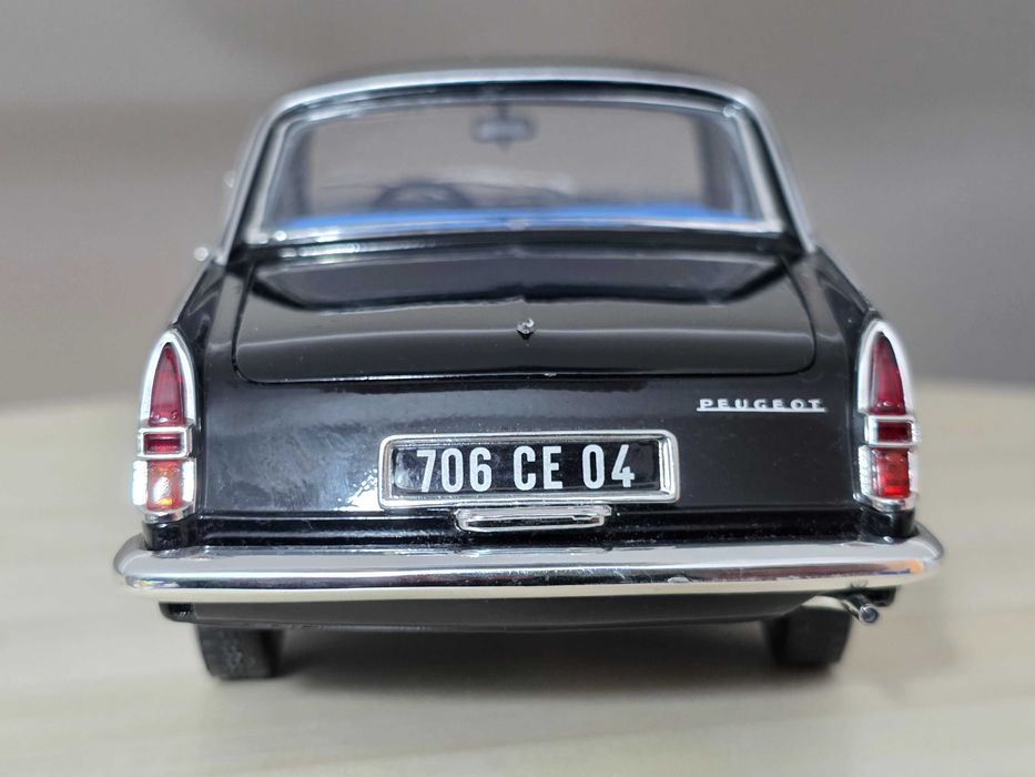 Macheta Auto 1/18 Norev Peugeot 404 Coupe