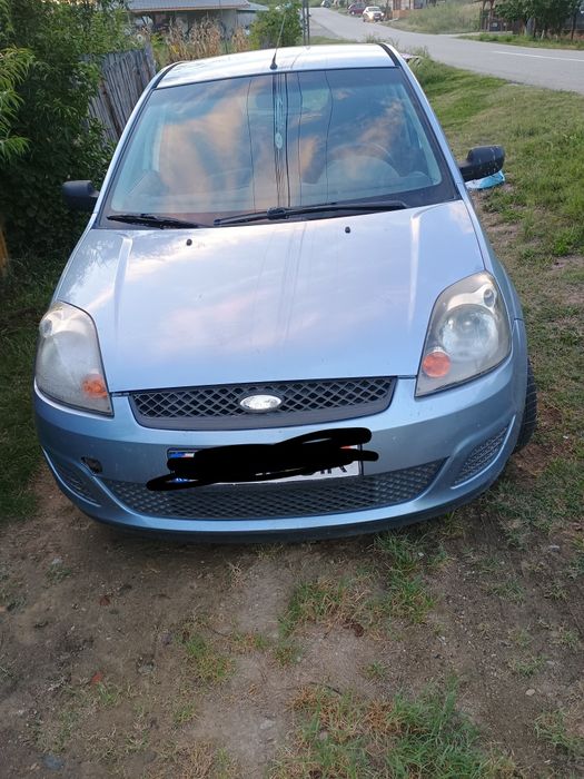 Vând Ford fiesta