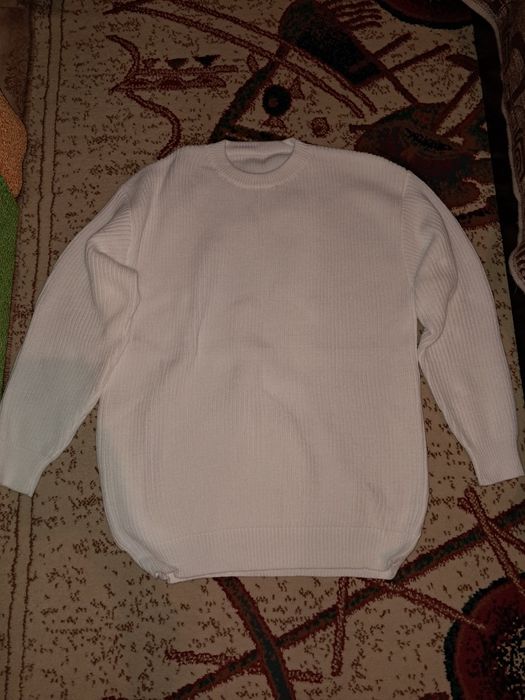 Продам Свитер Белый