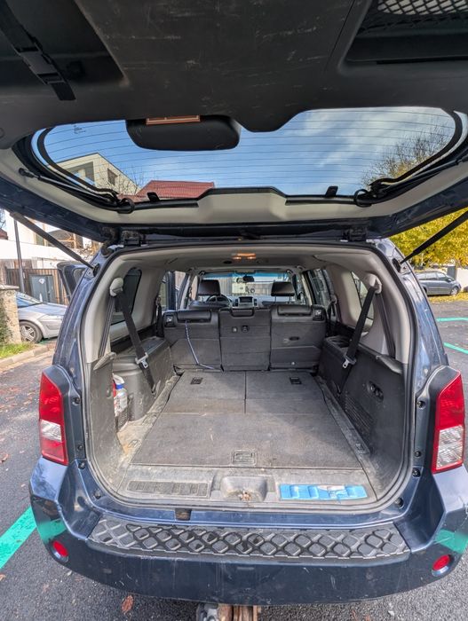 Vând Nissan Pathfinder