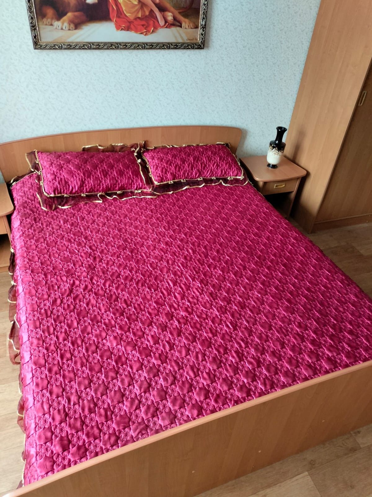 Продаётся спальный гарнитур