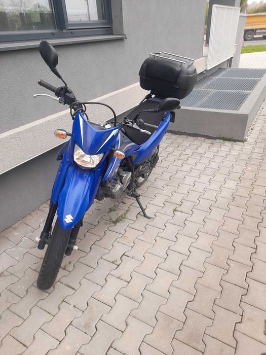 Motocicleta Suzuki DR125 SuperMoto