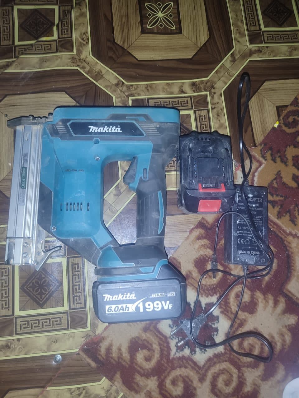 Pistolet batareykalik Makita mdf qiladigon ustalar uchun.  Batareykali