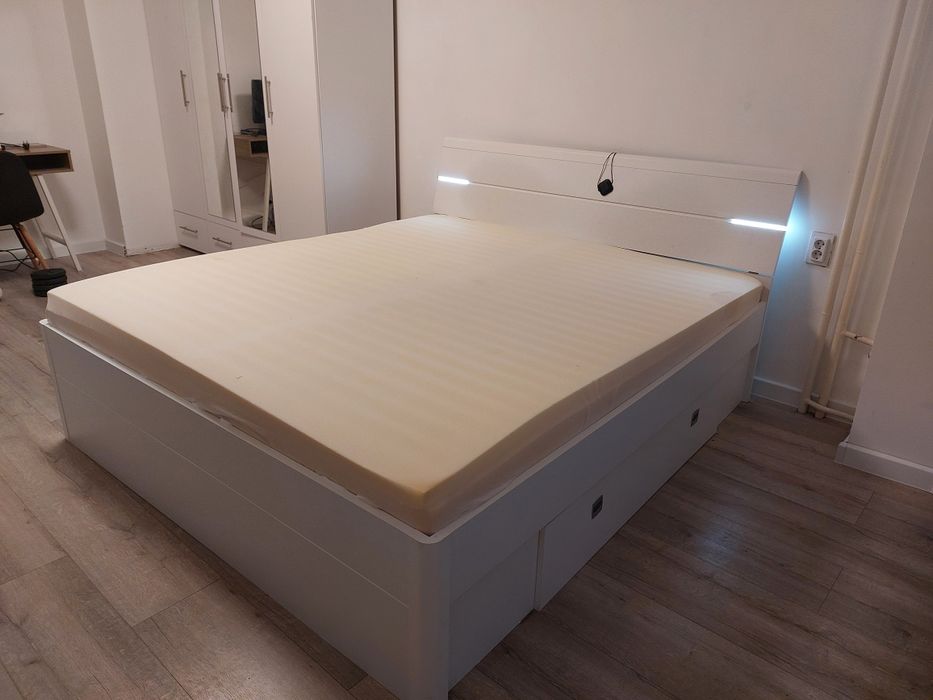 Висока Спалня Led Осветление Чекмеджета Подматрачна Рамка Матрак