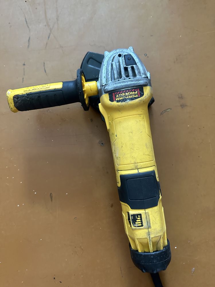 Продам болгарку Dewalt 4257