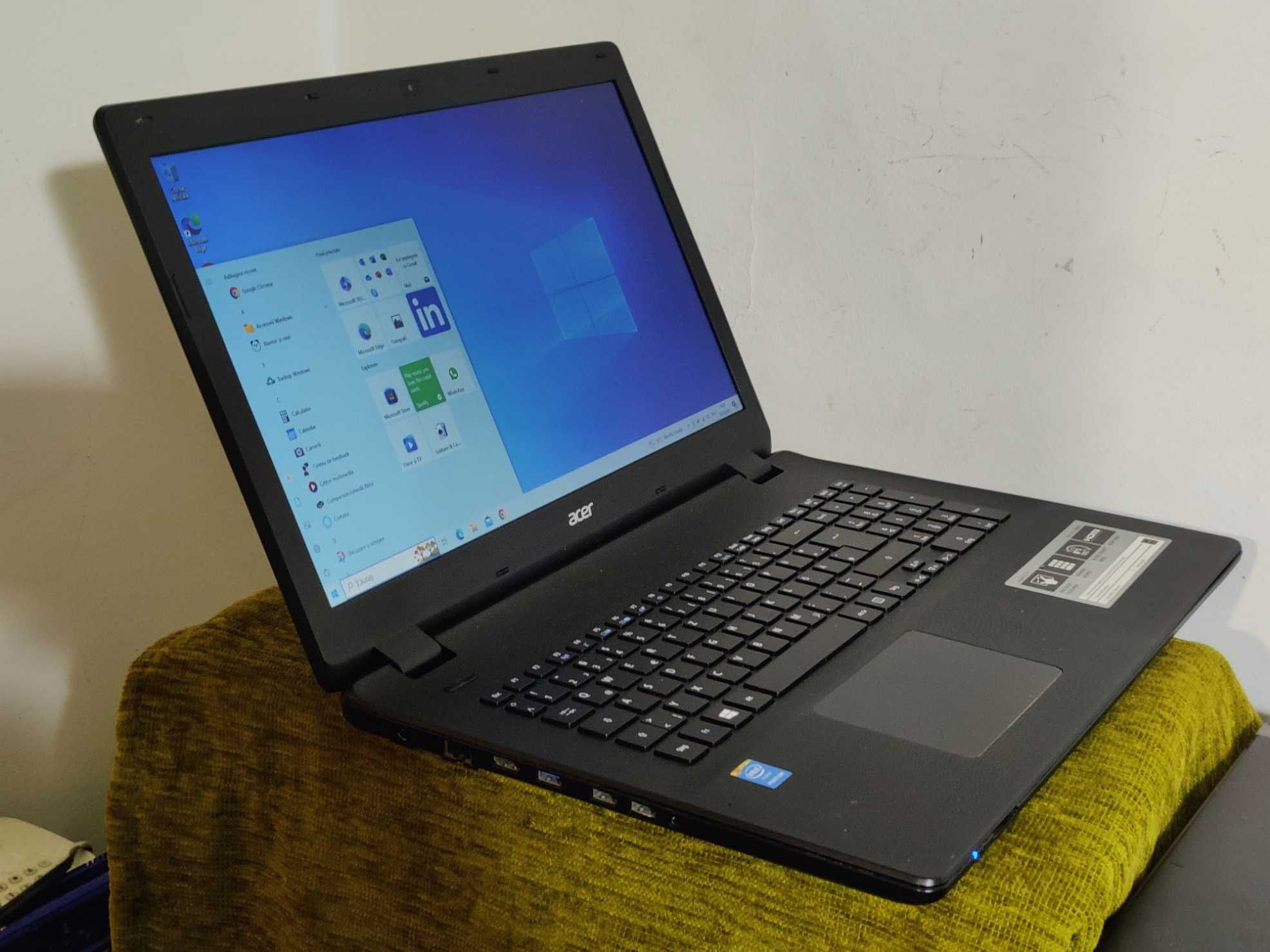 Laptop Acer Aspire E 17, Quad core N3540, ram 8 GB, SSD 128 Gb
