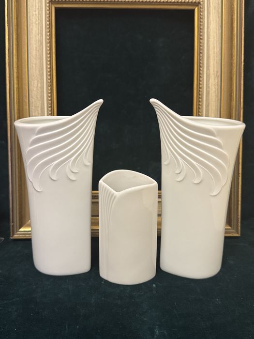 Lot 3 vaze Ak Kaiser Germany. Portelan fin biscuite.