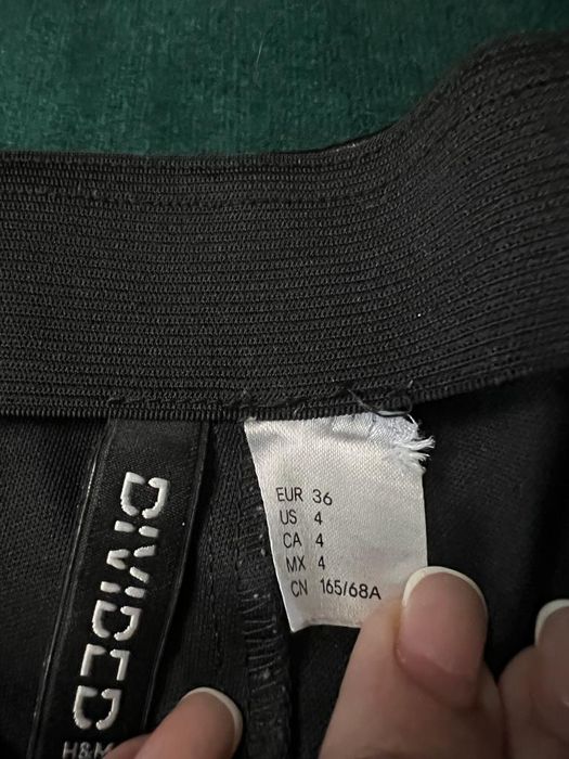 Pantaloni H&M piele sintetica neagra, S