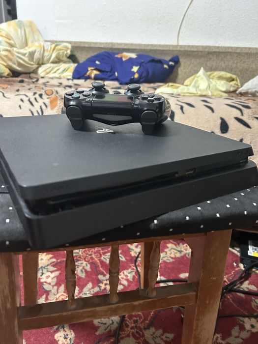 vand ps4 slim CD room defect (jocurile separat)