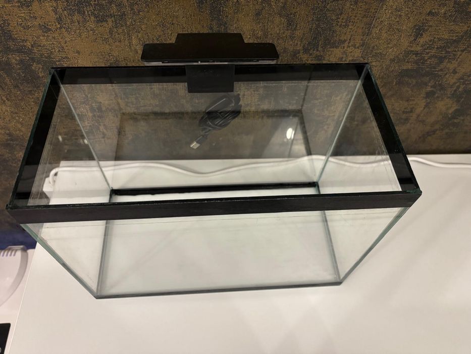 Vand acvariu si lampa