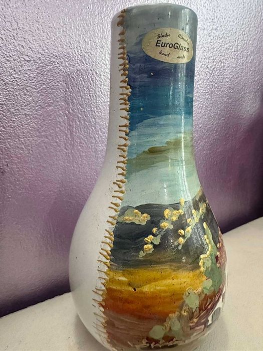 ръчно рисувана ваза