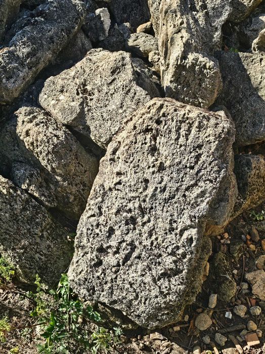 Продавам камъни за строеж (основа или ограда)