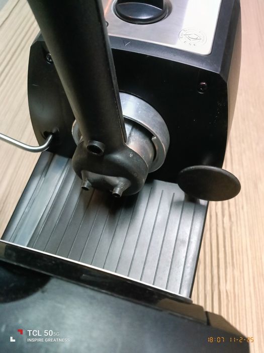 Кафемашина DeLonghi.