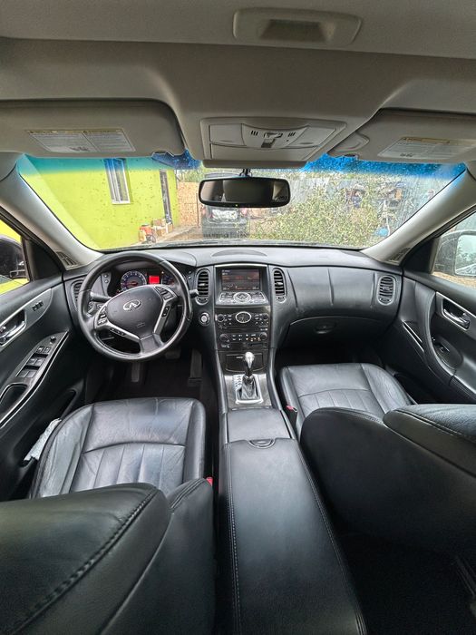 Vând Infiniti 3.5 benzină