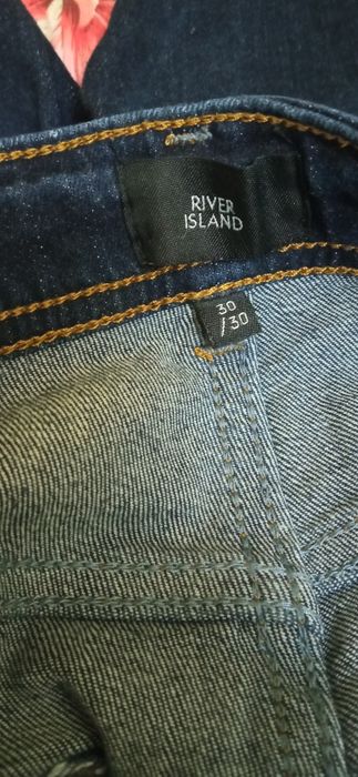 Vând blugi băieți