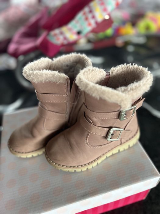 Ghete fetite marimea 26