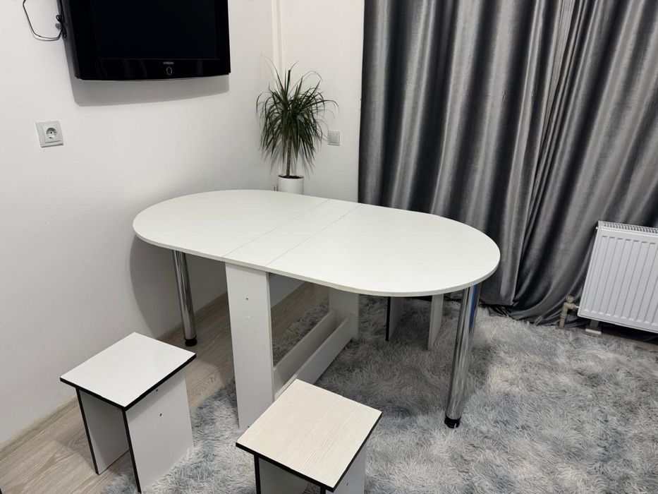 Стол и стулья комплект