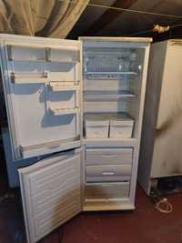 Продам холодильник двухкамерный Atlant