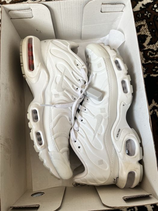 Продаю кроссовки Nike tn белые 42 размера