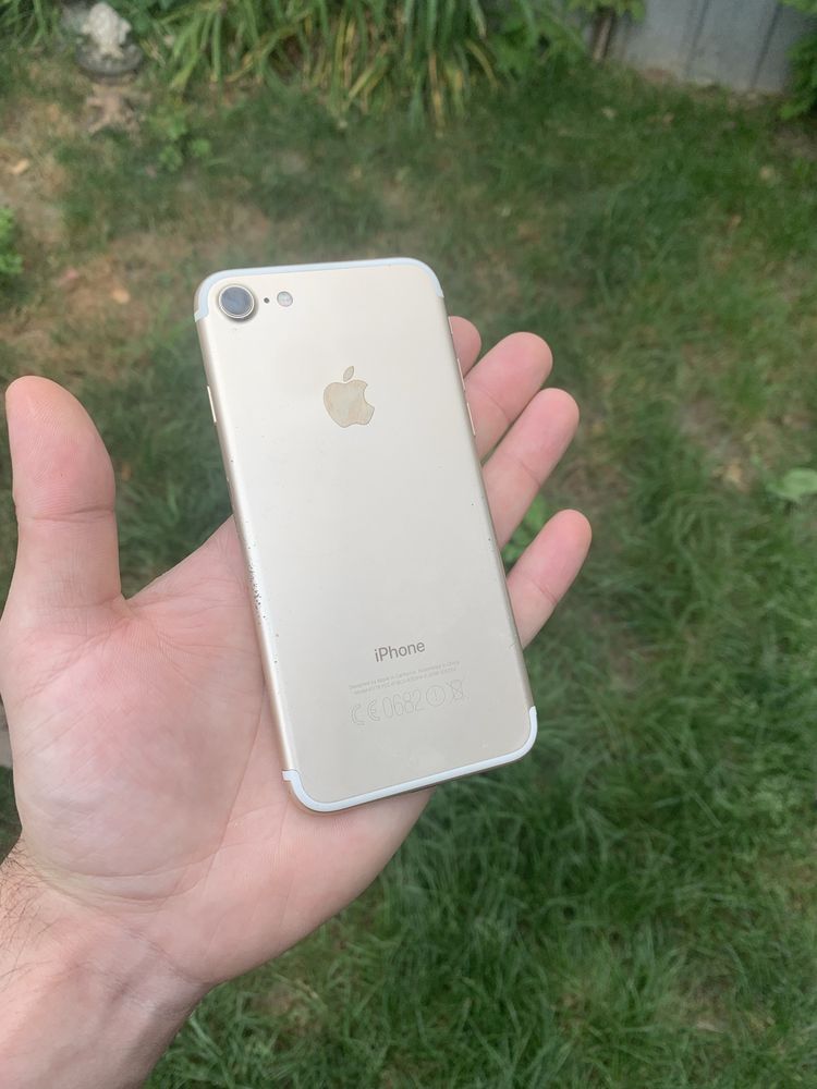 Продам телефон Apple 7