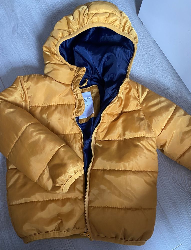 Продавам бебешки якета, костюм Reserved 134