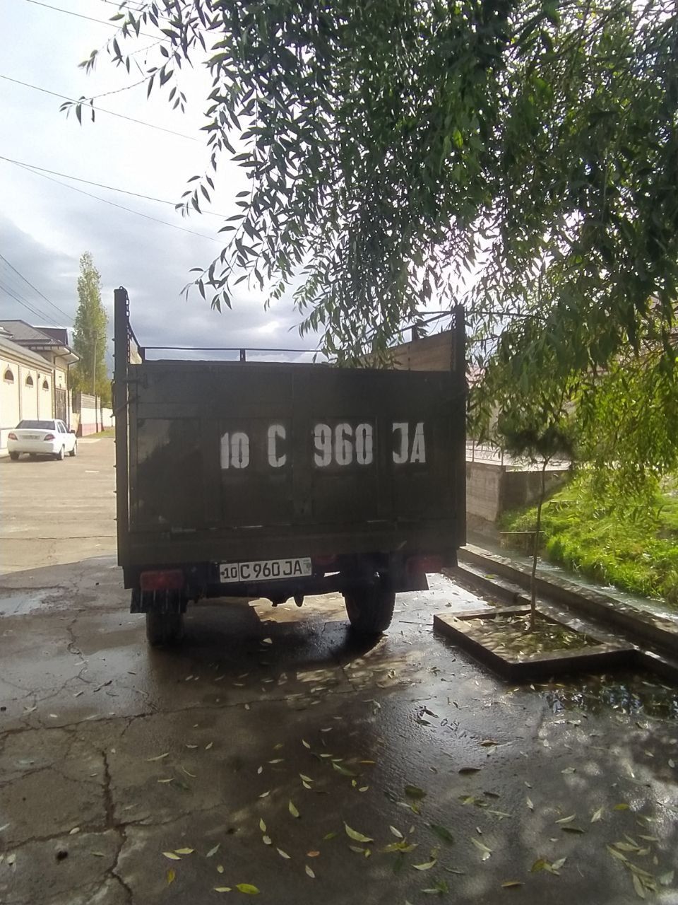 Uaz 3303  yuk bortli   yili 1990  dokumentlari joyida Gaz metan  3ta