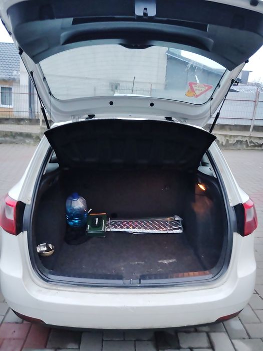 Vând Seat Ibiza 1.2 diesel , defect.