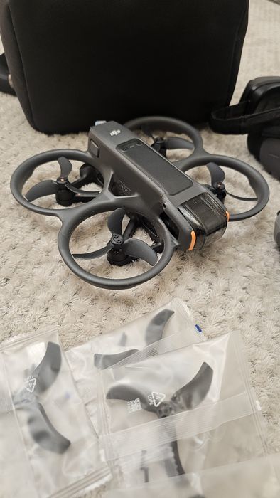 Продавам Dji Avata 2 Fly more + FPV3 controller