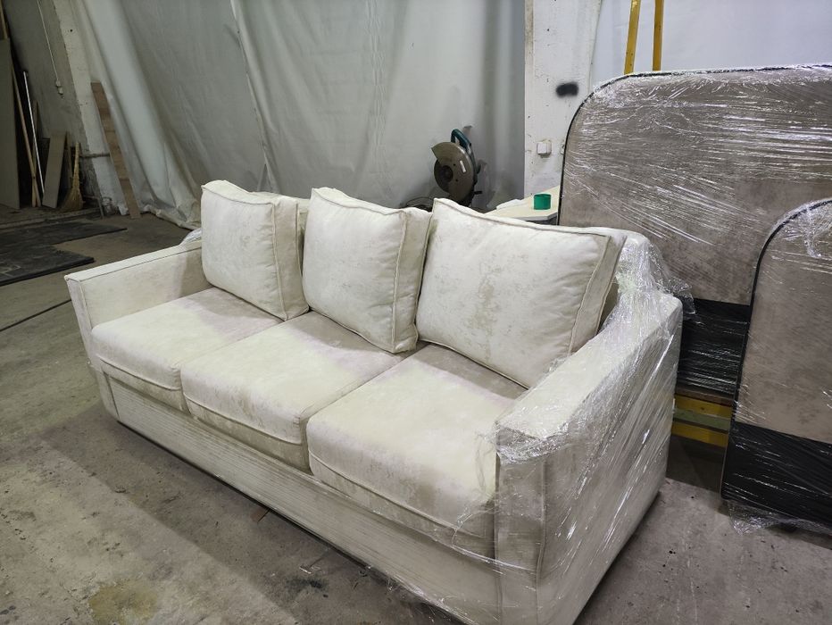 Продаётся новый диван 
Размер 210×80
Торга нет, цена окончательная! 
К